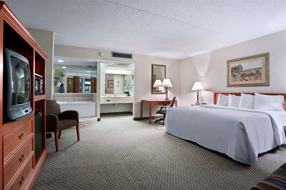 Salina Ambassador Hotel & Conference Center Habitación foto
